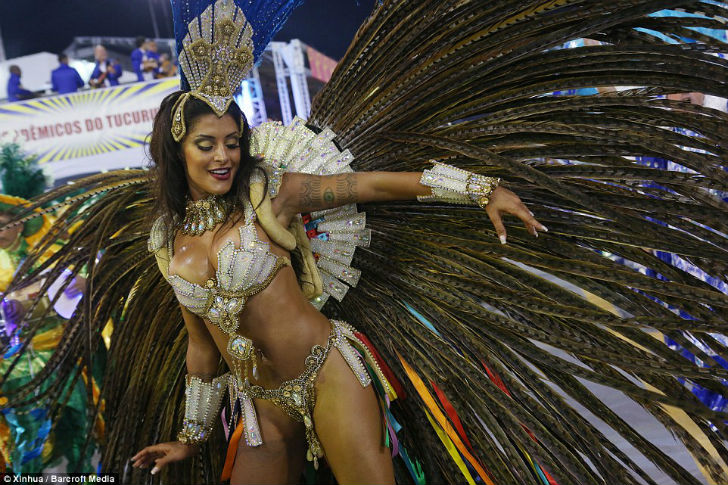 Фотография: Шоу должно продолжаться — в Рио-де-Жанейро стартовал карнавал-2016 №10 - BigPicture.ru