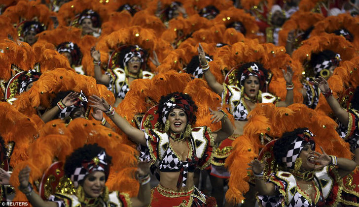 Фотография: Шоу должно продолжаться — в Рио-де-Жанейро стартовал карнавал-2016 №12 - BigPicture.ru