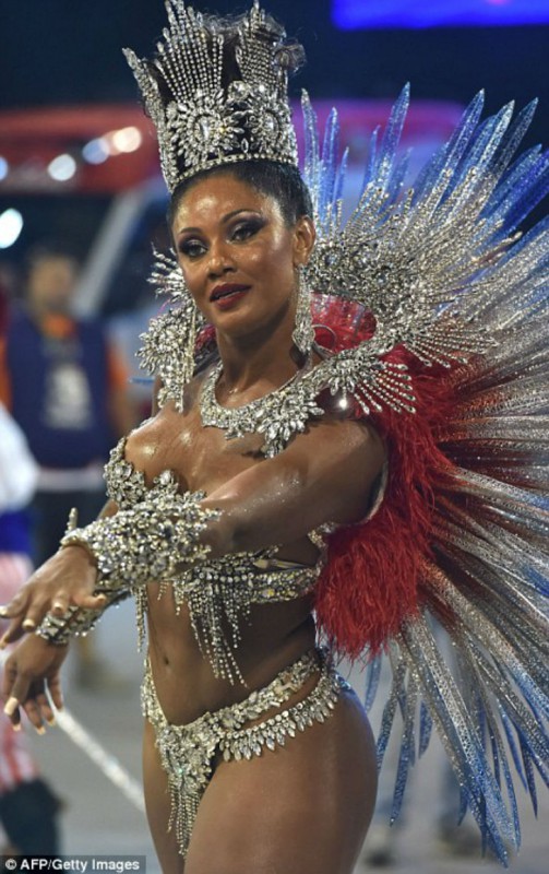 Фотография: Шоу должно продолжаться — в Рио-де-Жанейро стартовал карнавал-2016 №9 - BigPicture.ru