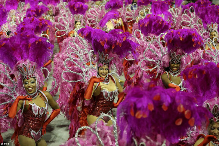 Фотография: Шоу должно продолжаться — в Рио-де-Жанейро стартовал карнавал-2016 №18 - BigPicture.ru