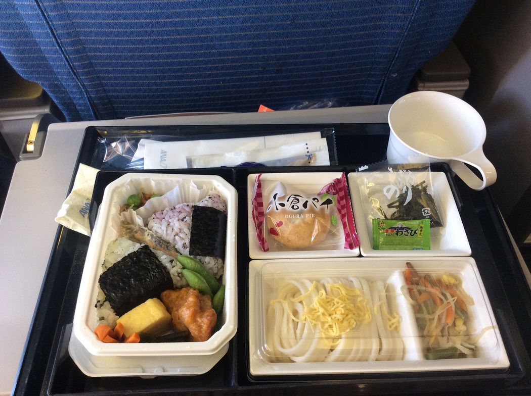 Фотография: Как выглядит еда на борту самолета в 15 авиакомпаниях №6 - BigPicture.ru