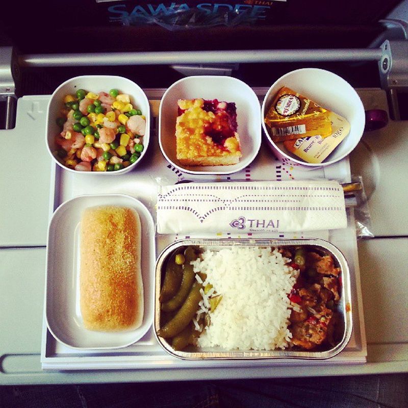 Фотография: Как выглядит еда на борту самолета в 15 авиакомпаниях №10 - BigPicture.ru