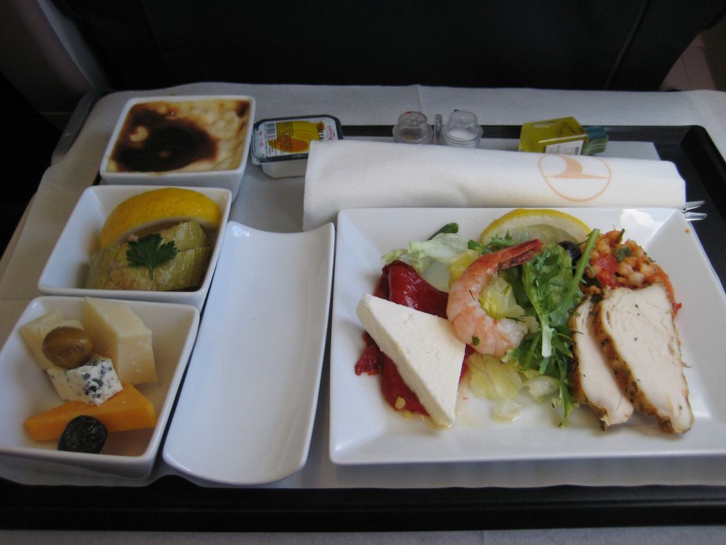 Фотография: Как выглядит еда на борту самолета в 15 авиакомпаниях №15 - BigPicture.ru