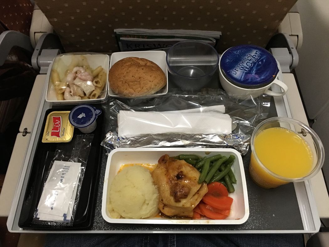 Фотография: Как выглядит еда на борту самолета в 15 авиакомпаниях №18 - BigPicture.ru