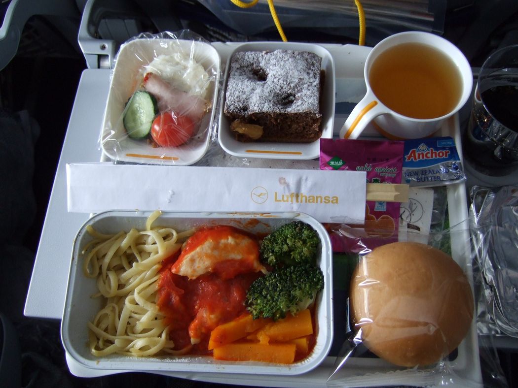 Фотография: Как выглядит еда на борту самолета в 15 авиакомпаниях №24 - BigPicture.ru