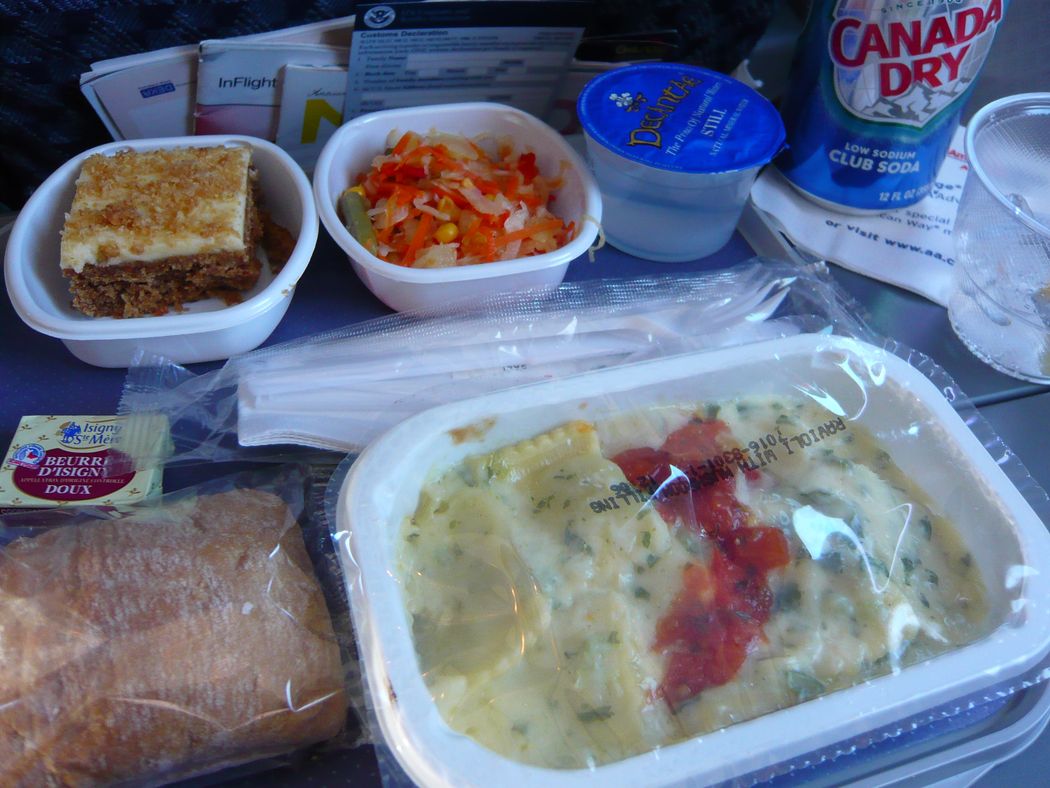 Фотография: Как выглядит еда на борту самолета в 15 авиакомпаниях №26 - BigPicture.ru