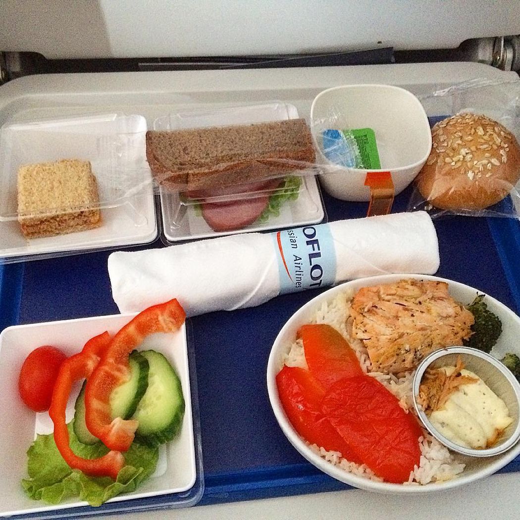 Фотография: Как выглядит еда на борту самолета в 15 авиакомпаниях №30 - BigPicture.ru