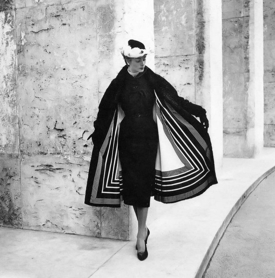 Фотография: Классическая элегантность Dior: изысканные модели 1940-1960-х годов на улицах Парижа №9 - BigPicture.ru