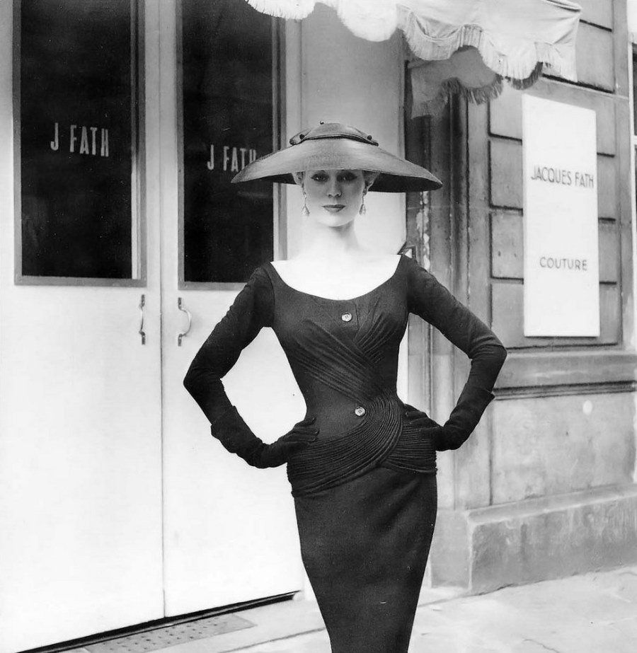 Фотография: Классическая элегантность Dior: изысканные модели 1940-1960-х годов на улицах Парижа №17 - BigPicture.ru