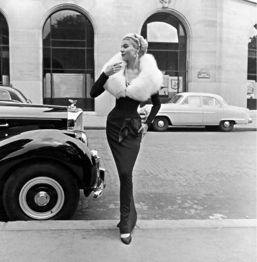 Фотография: Классическая элегантность Dior: изысканные модели 1940-1960-х годов на улицах Парижа №18 - BigPicture.ru