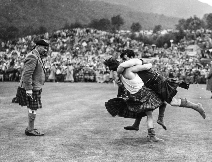 Фотография: Сила, мужество и взмывающие вверх юбки — Игры горцев в Шотландии №23 - BigPicture.ru