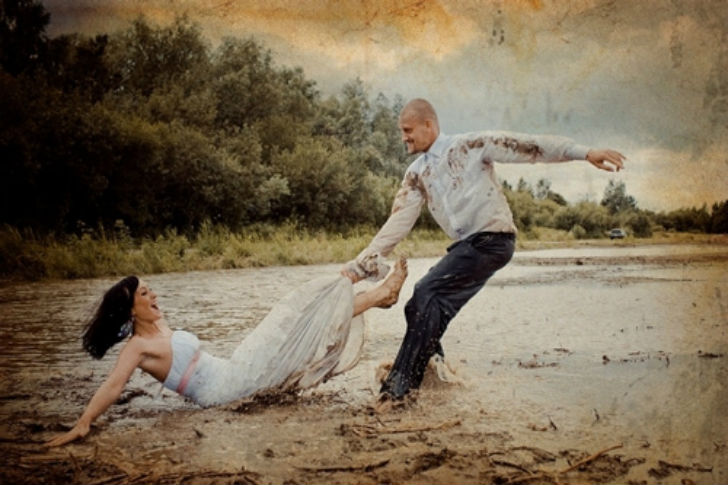 Фотография: Платье в хлам — чумовой тренд свадебной фотографии №4 - BigPicture.ru