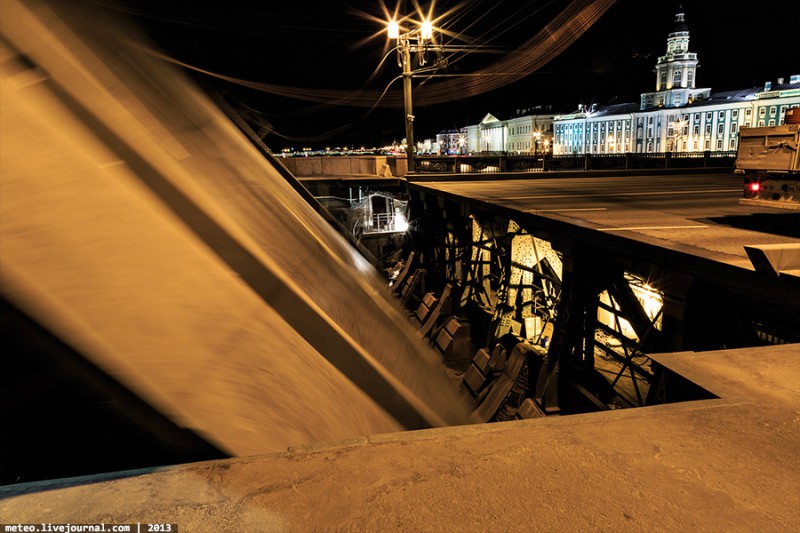 Фотография: Как устроен Дворцовый мост в Санкт-Петербурге №22 - BigPicture.ru
