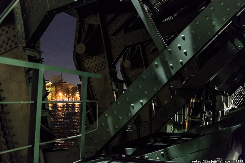 Фотография: Как устроен Дворцовый мост в Санкт-Петербурге №36 - BigPicture.ru