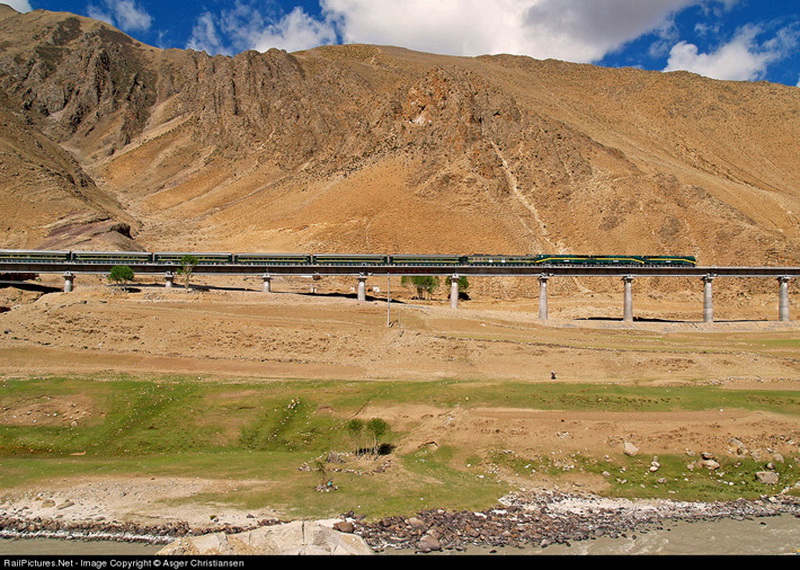 Фотография: Как китайцы построили железную дорогу в Тибет №19 - BigPicture.ru