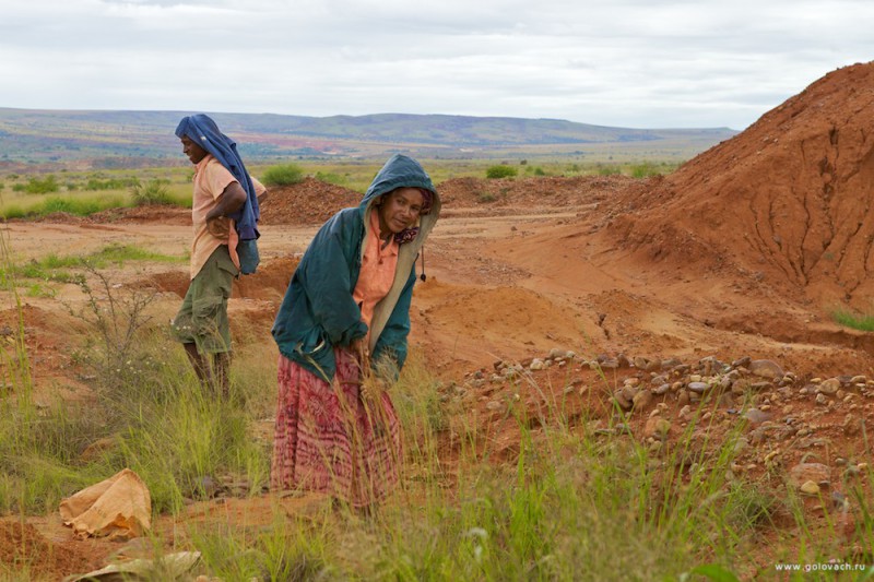 Фотография: Как добывают и продают нелегальные драгоценные камни на Мадагаскаре №5 - BigPicture.ru