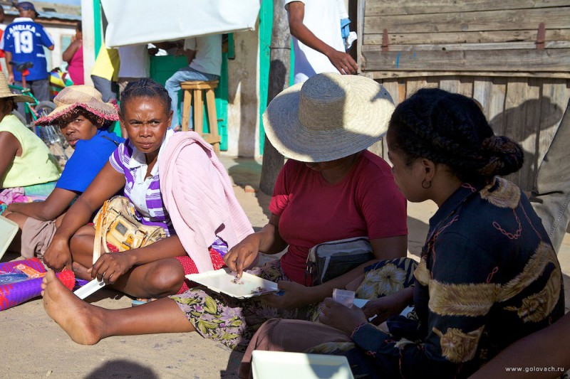 Фотография: Как добывают и продают нелегальные драгоценные камни на Мадагаскаре №32 - BigPicture.ru