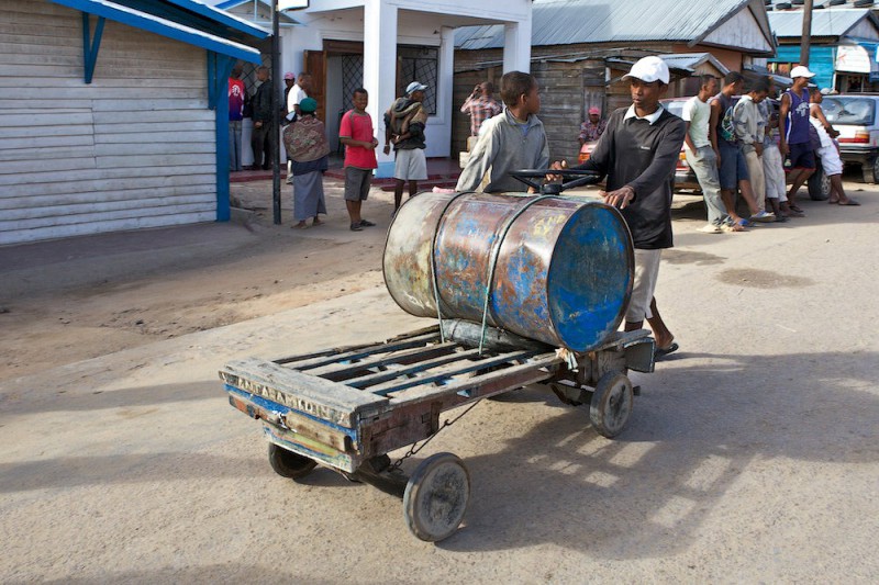 Фотография: Как добывают и продают нелегальные драгоценные камни на Мадагаскаре №35 - BigPicture.ru