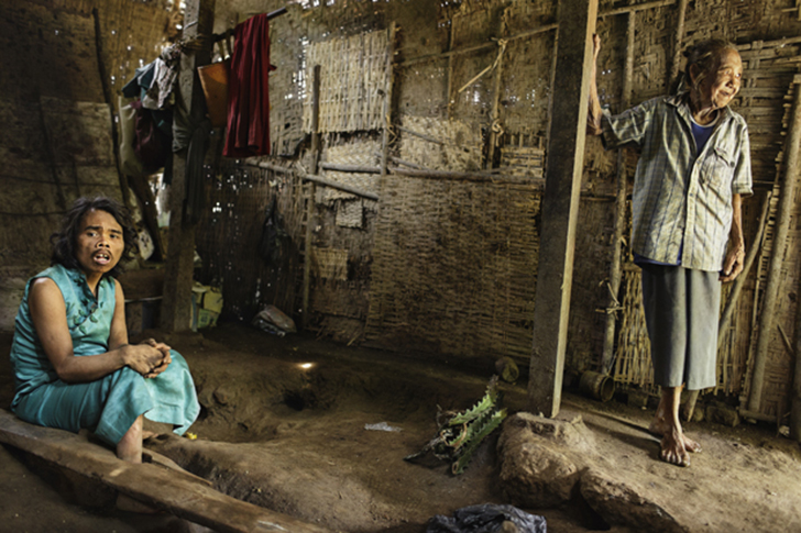 Фотография: Низшая форма жизни: ужасающие условия индонезийских лечебниц для душевнобольных №11 - BigPicture.ru
