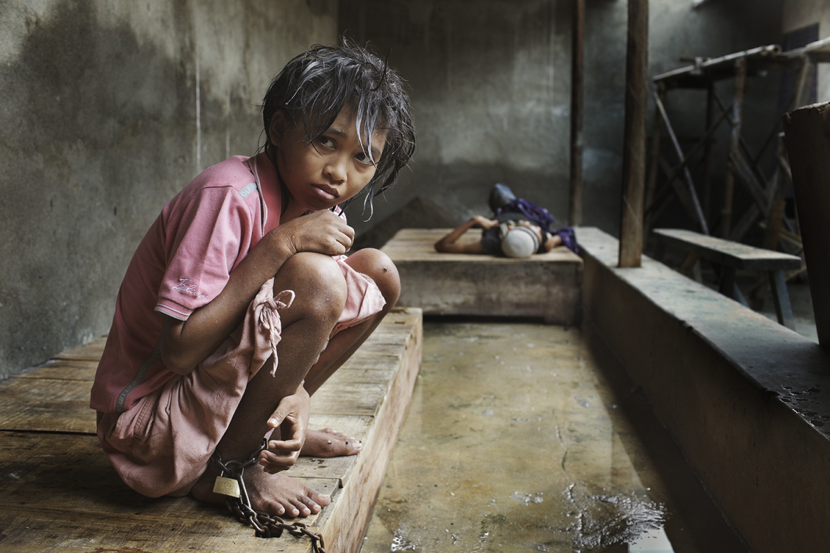 Фотография: Низшая форма жизни: ужасающие условия индонезийских лечебниц для душевнобольных №4 - BigPicture.ru