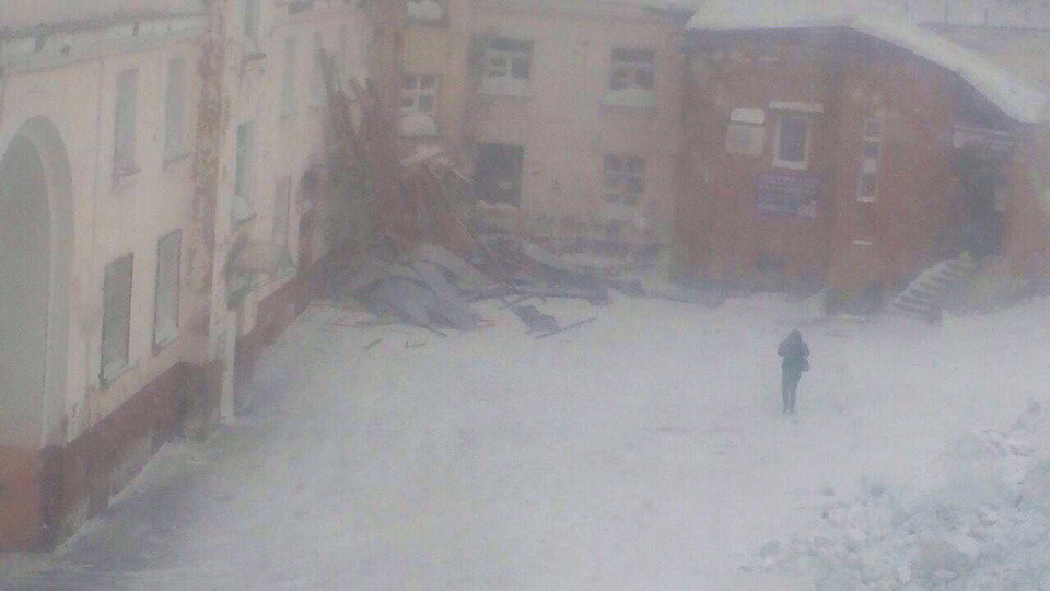 Фотография: Весна в Норильске: у домов сносит крыши, людей эвакуируют №7 - BigPicture.ru