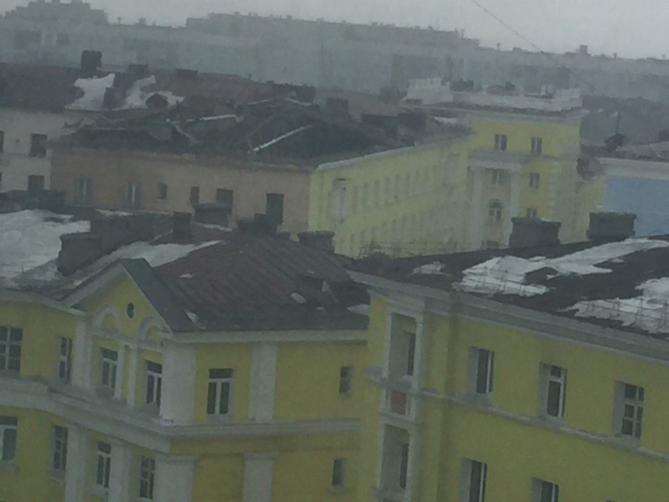 Фотография: Весна в Норильске: у домов сносит крыши, людей эвакуируют №6 - BigPicture.ru