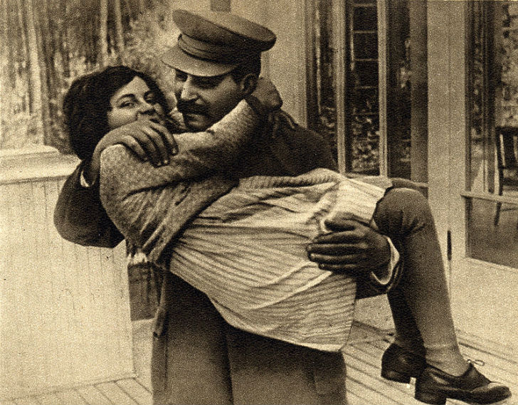 Фотография: Как сейчас выглядит внучка Иосифа Сталина и почему она грустит №8 - BigPicture.ru