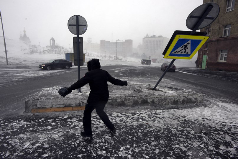 Фотография: Весна в Норильске: у домов сносит крыши, людей эвакуируют №13 - BigPicture.ru
