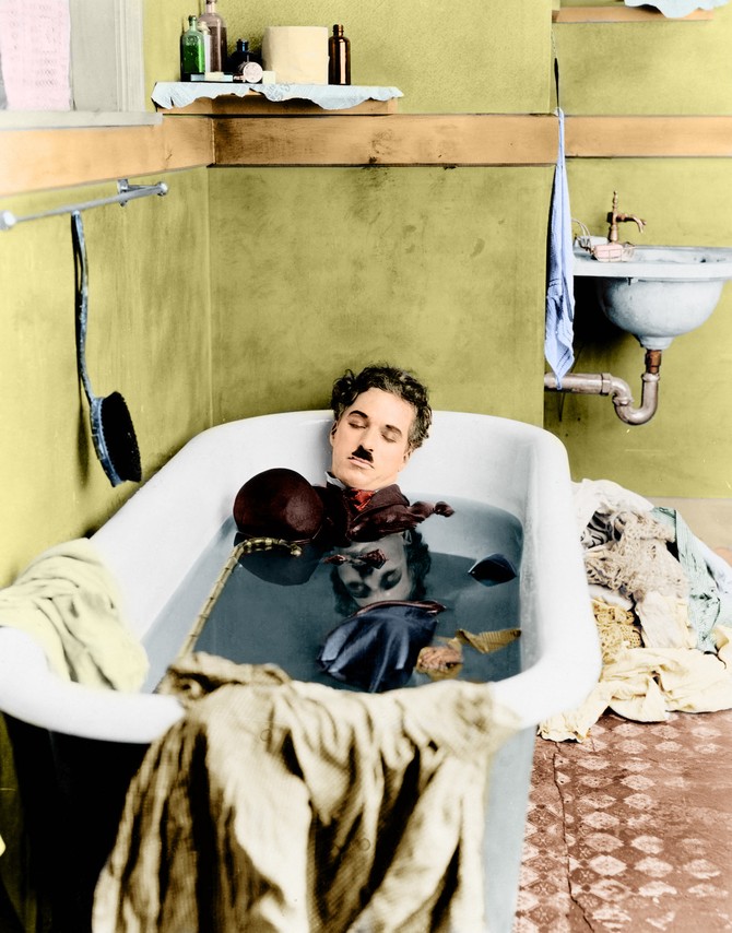 Фотография: 15 редких раскрашенных фотографий Чарли Чаплина, сделанных в 1910-1930-х годах №10 - BigPicture.ru