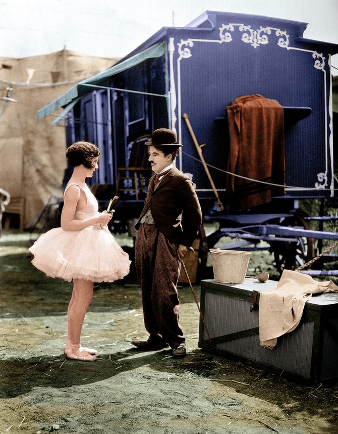 Фотография: 15 редких раскрашенных фотографий Чарли Чаплина, сделанных в 1910-1930-х годах №13 - BigPicture.ru