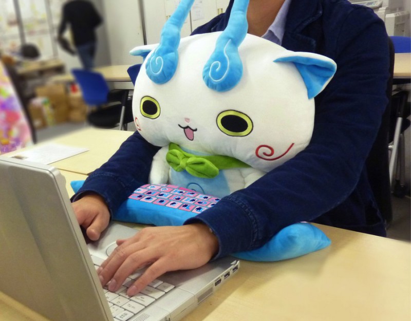 Фотография: Подушки для здоровой работы за компьютером — новый хит японских офисов №1 - BigPicture.ru