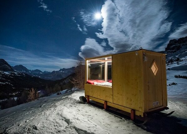 Вместо палатки: вагончик-сани для самых романтических ночей