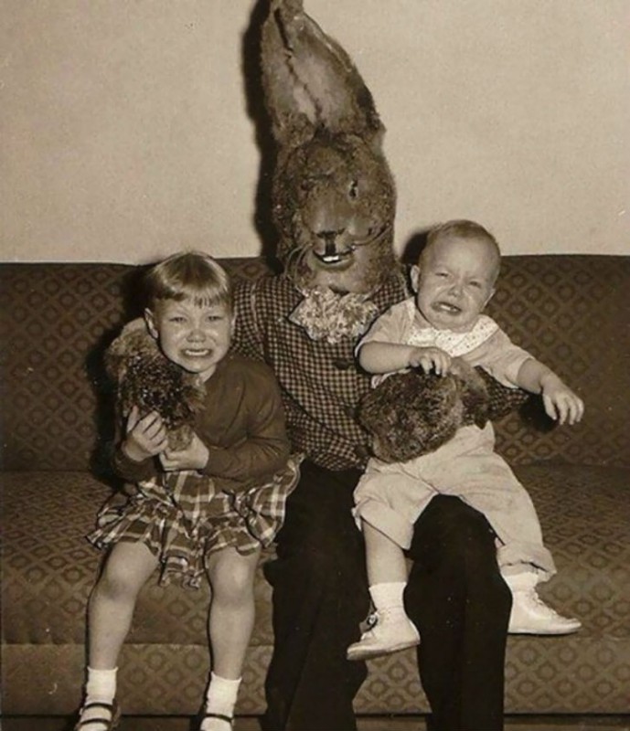 Фотография: Старые детские фотографии с пасхальными кроликами, от которых волосы встают дыбом №4 - BigPicture.ru