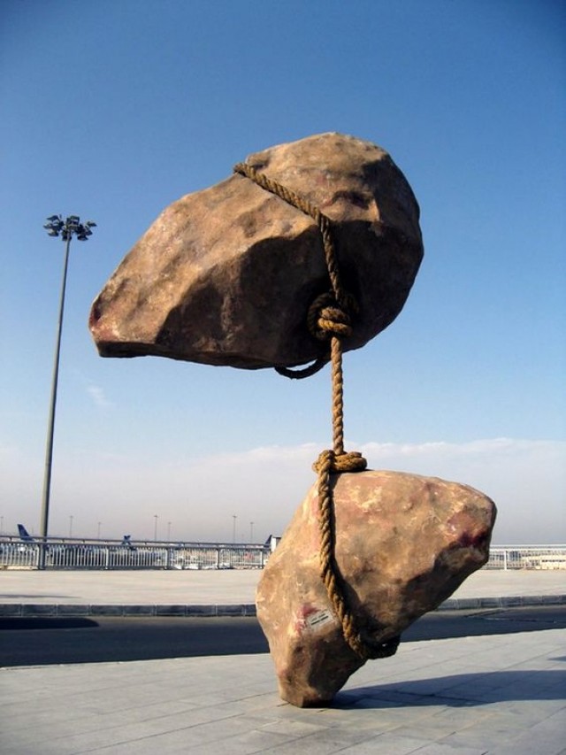 Фотография: 20 скульптур, бросающих вызов гравитации №14 - BigPicture.ru