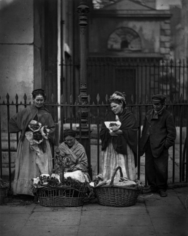 Фотография: Беспроглядная нищета на улицах Лондона в 1873-1877 годах №15 - BigPicture.ru