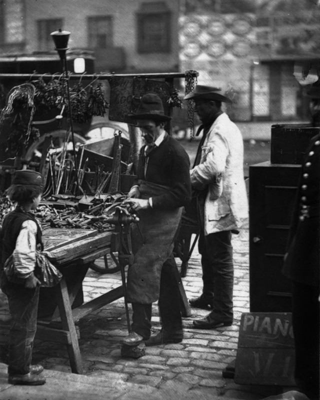 Фотография: Беспроглядная нищета на улицах Лондона в 1873-1877 годах №30 - BigPicture.ru