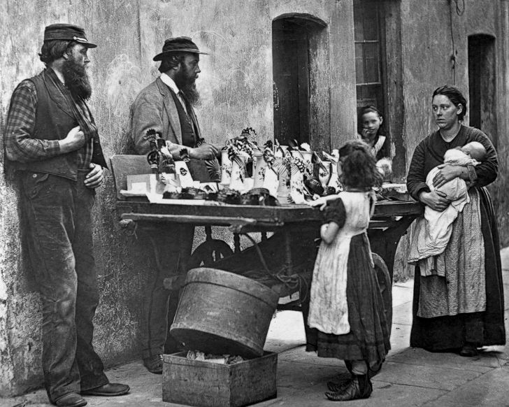 Фотография: Беспроглядная нищета на улицах Лондона в 1873-1877 годах №8 - BigPicture.ru