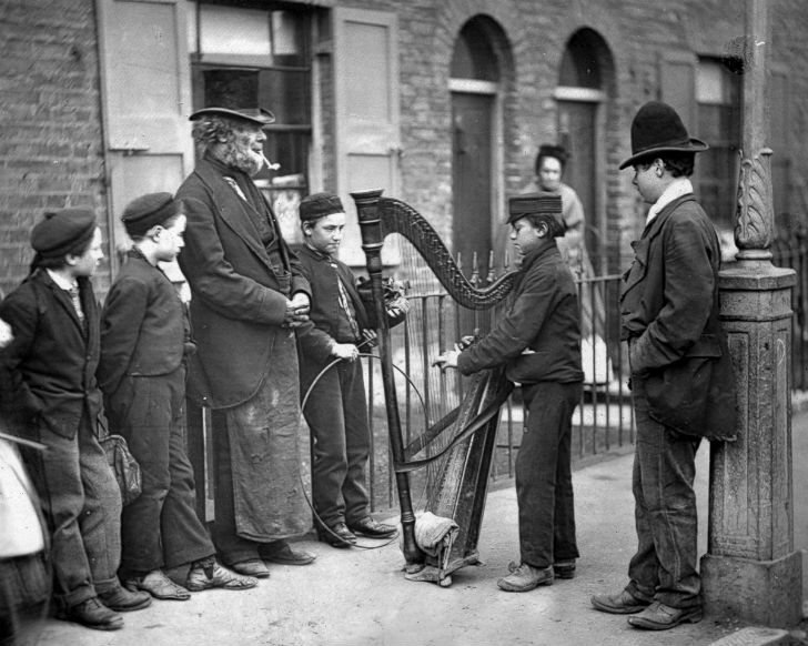 Фотография: Беспроглядная нищета на улицах Лондона в 1873-1877 годах №9 - BigPicture.ru