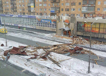 Весна в Норильске: у домов сносит крыши, людей эвакуируют