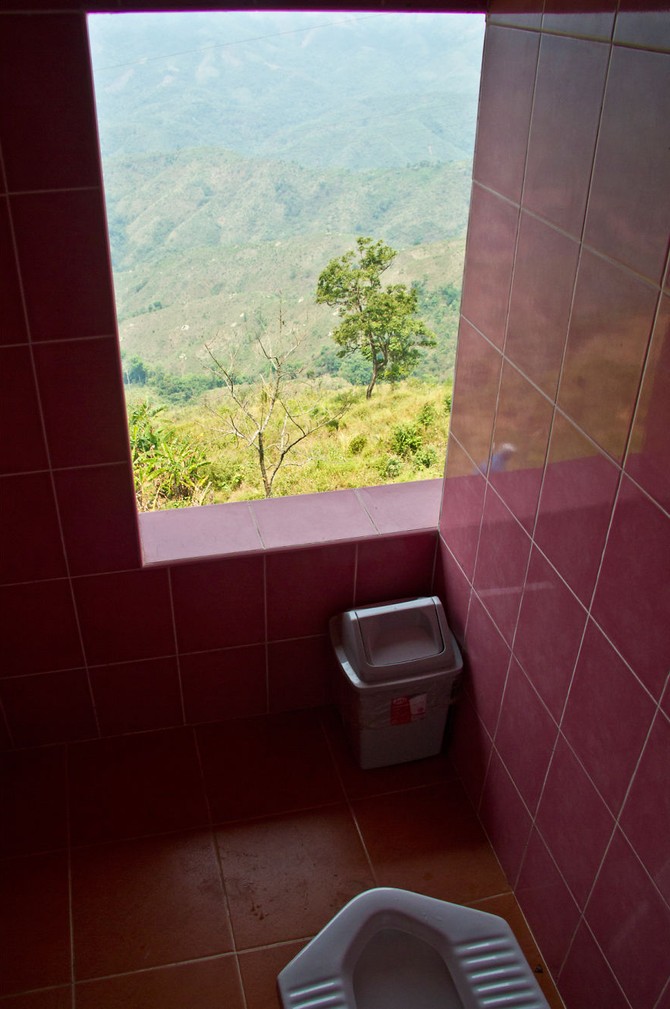 Фотография: Как на ладони: 20 туалетных комнат из разных уголков мира, которые потрясают роскошными видами №16 - BigPicture.ru
