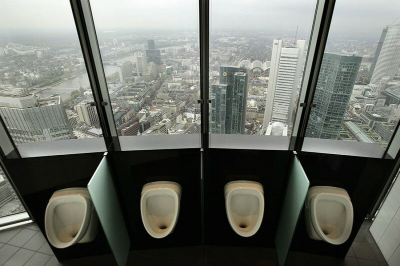 Фотография: Как на ладони: 20 туалетных комнат из разных уголков мира, которые потрясают роскошными видами №1 - BigPicture.ru