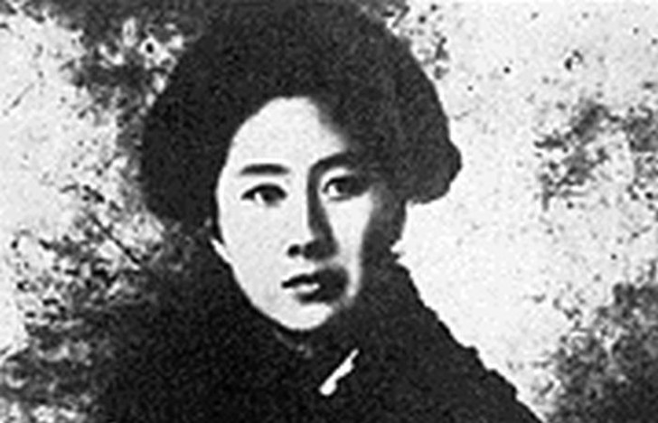 Цю Цзинь. Феминистка, революционер, поэт