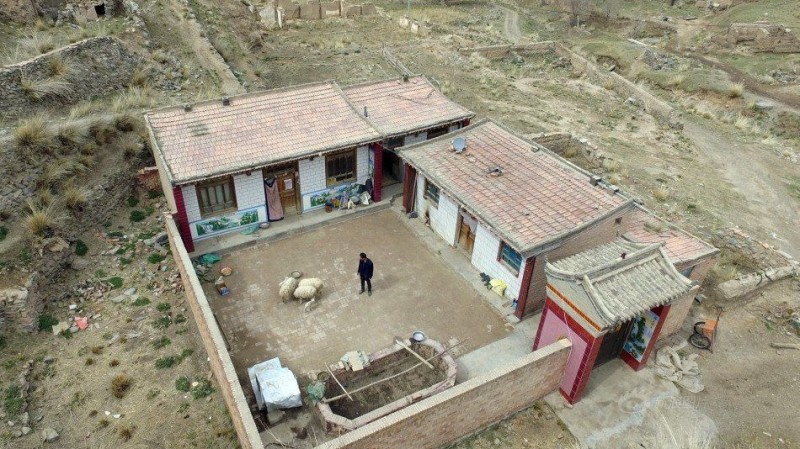 Фотография: Последний из могикан: китаец уже целых 10 лет живет один в опустевшей деревне №4 - BigPicture.ru