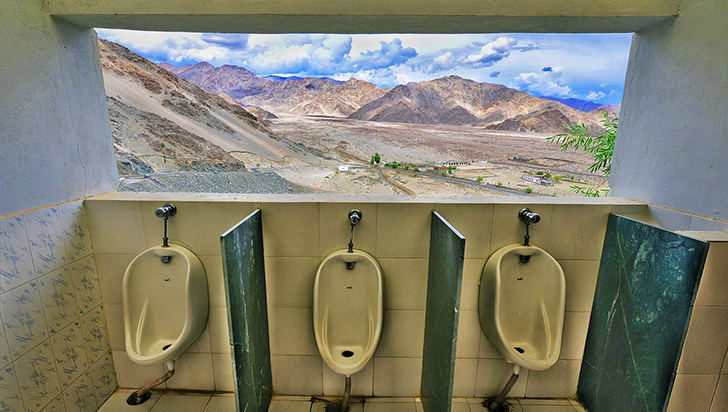 Фотография: По нужде, да не в обиде: 20 самых необычных общественных туалетов №14 - BigPicture.ru