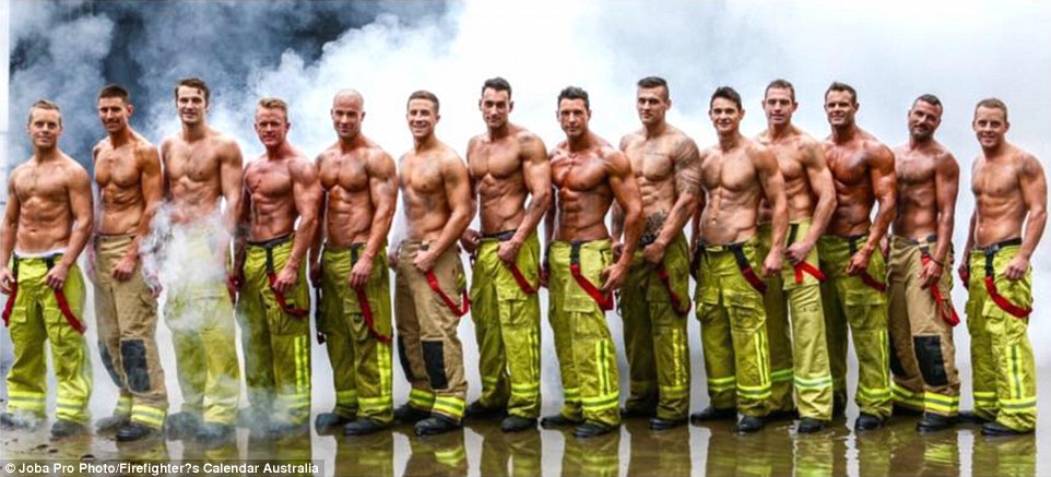 Фотография: Огненный бэкстейдж: фотографии со съемок благотворительного календаря с участием раздетых пожарных №8 - BigPicture.ru