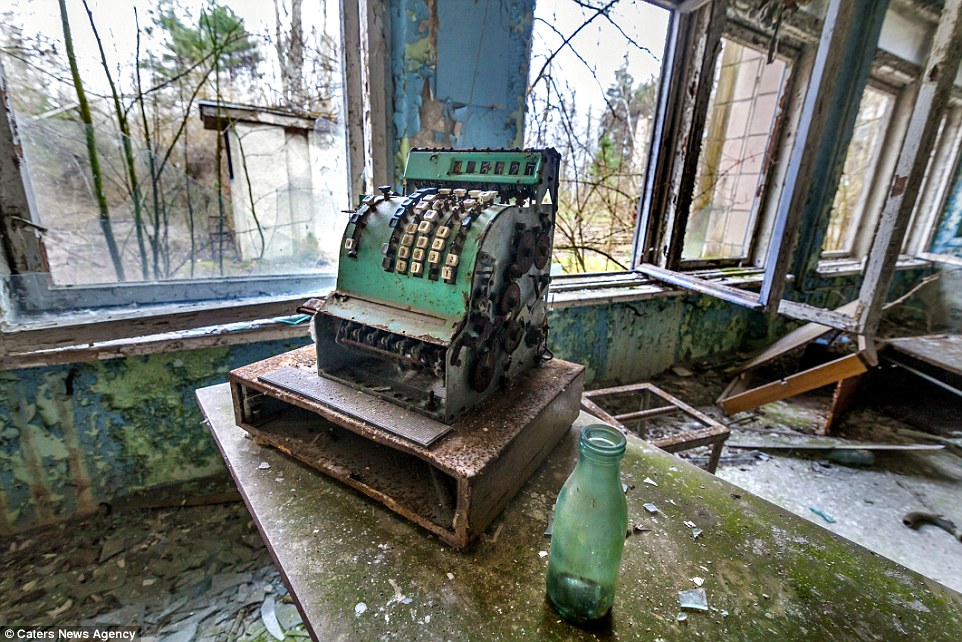 Фотография: Будто человечество покинуло Землю: 31 год назад произошла авария на Чернобыльской АЭС №4 - BigPicture.ru