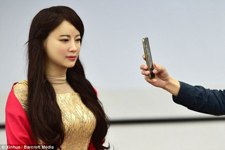 Фотография: В Китае сделали покорную женщину-робота №3 - BigPicture.ru