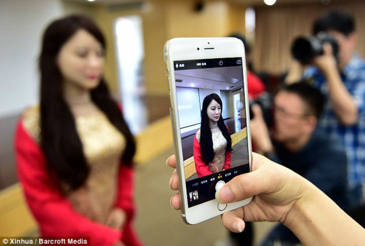 Фотография: В Китае сделали покорную женщину-робота №4 - BigPicture.ru