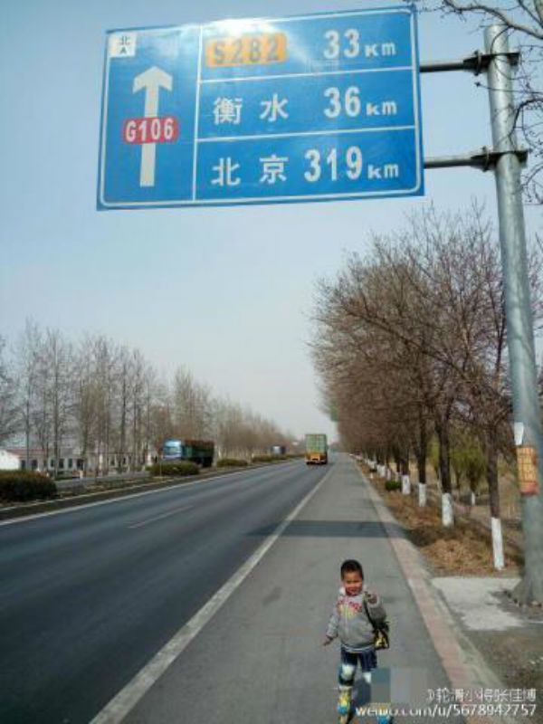 Фотография: Воспитание по-китайски: 4-летний мальчик проехал более 500 километров на роликах №5 - BigPicture.ru