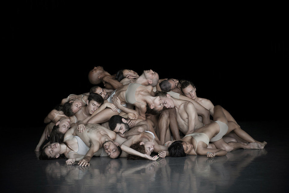 Фотография: Спящий режим: что происходит с телами танцоров после последнего музыкального аккорда №3 - BigPicture.ru